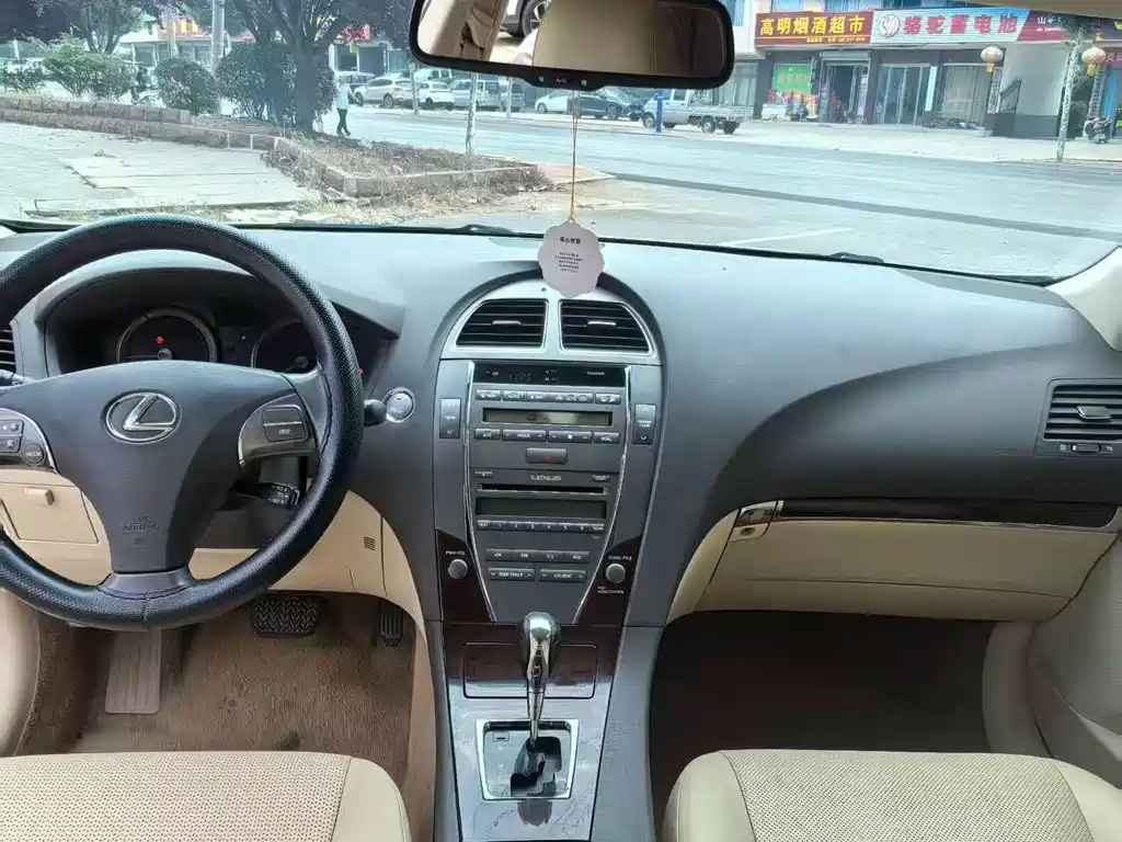 Lexus ES — миниатюра 9