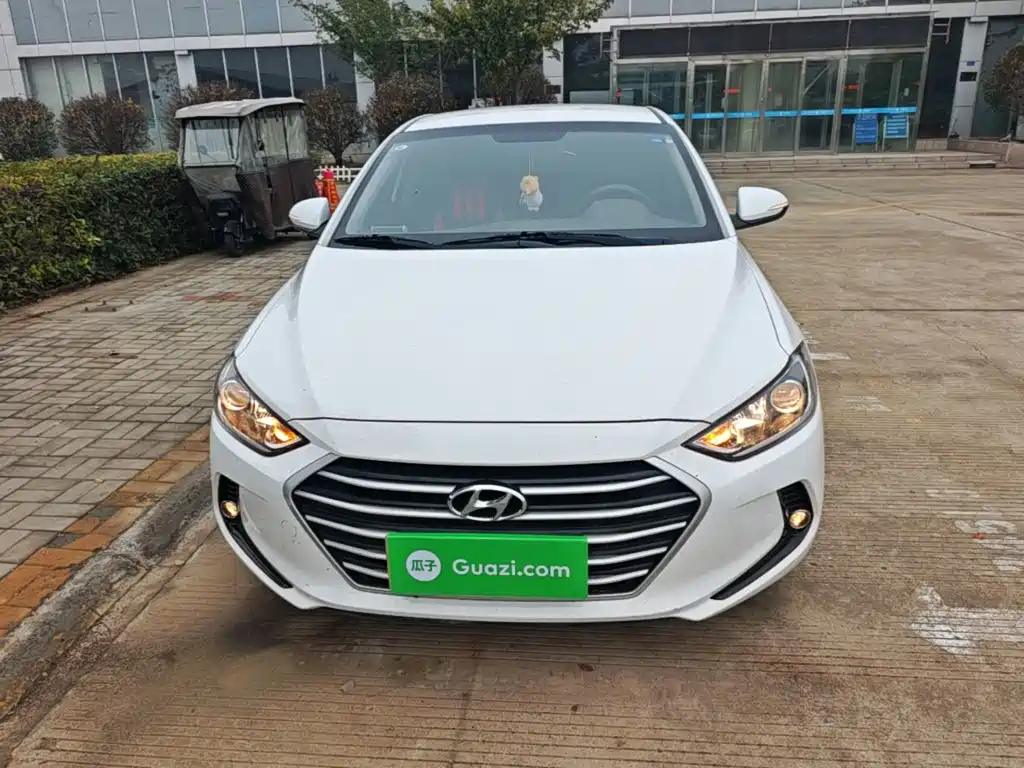 Hyundai Elantra — миниатюра 3