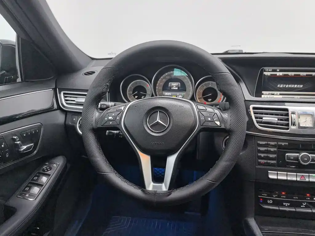 Mercedes-Benz E-Class — миниатюра 11