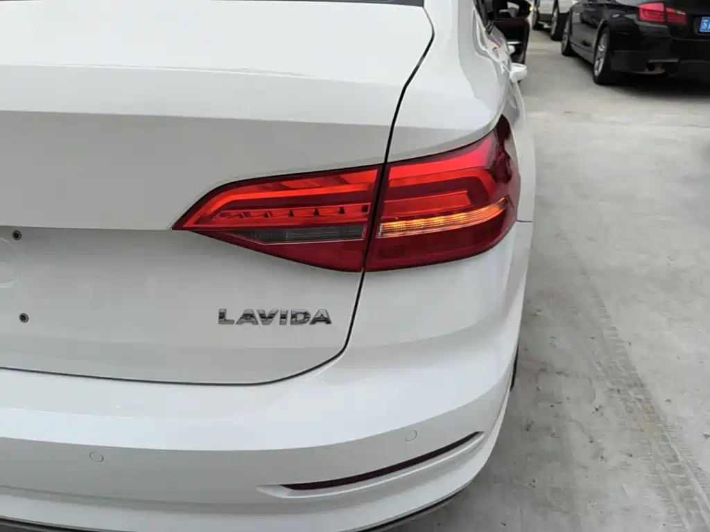 Volkswagen Lavida — миниатюра 8