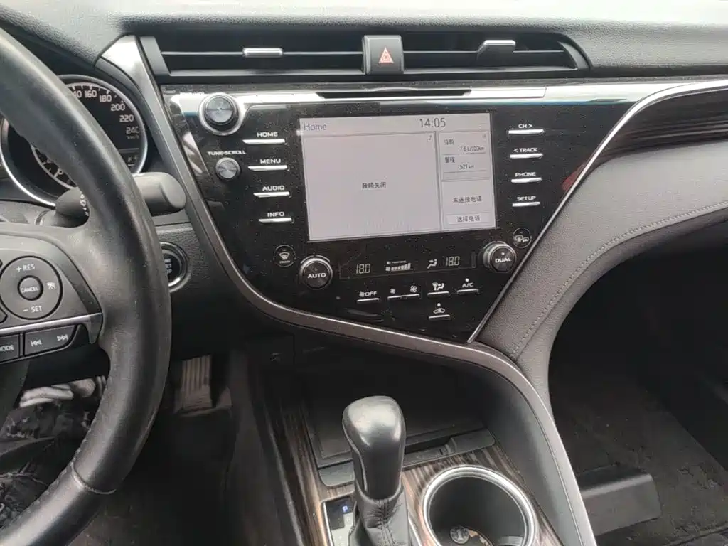 Toyota Camry — миниатюра 18