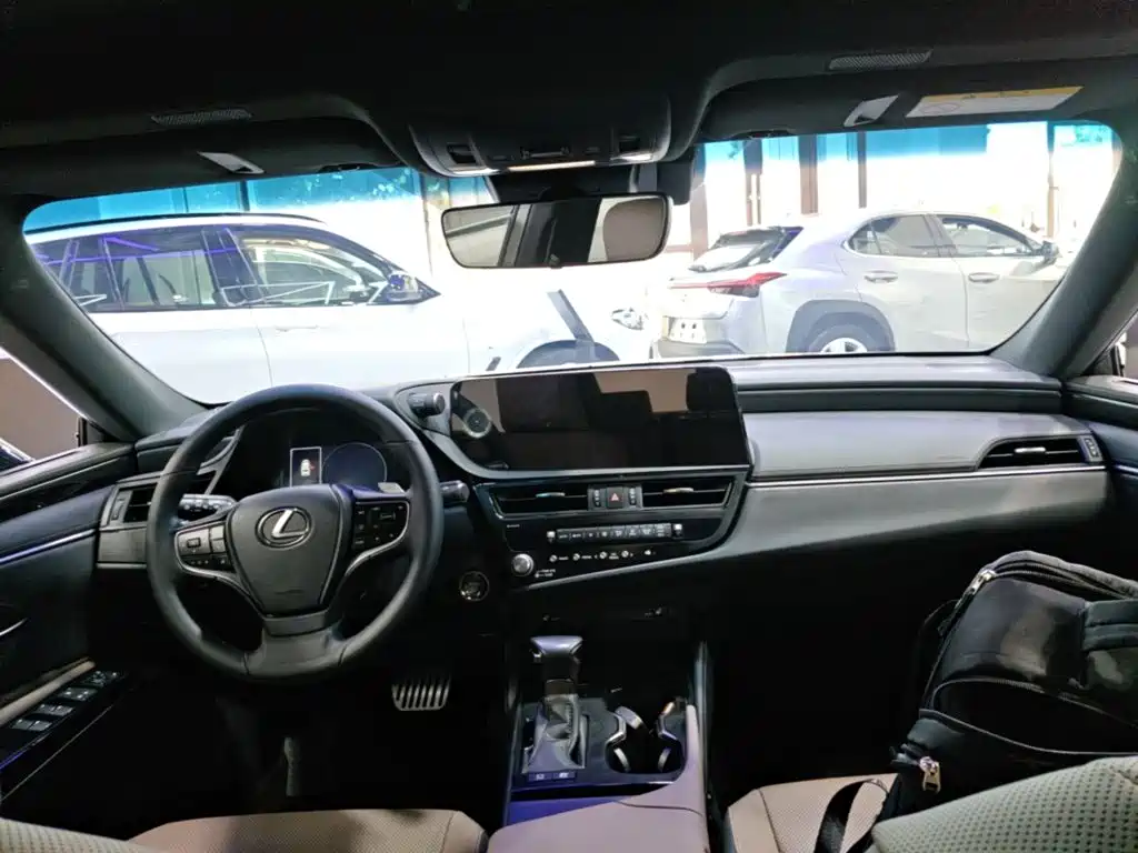 Lexus ES — миниатюра 10