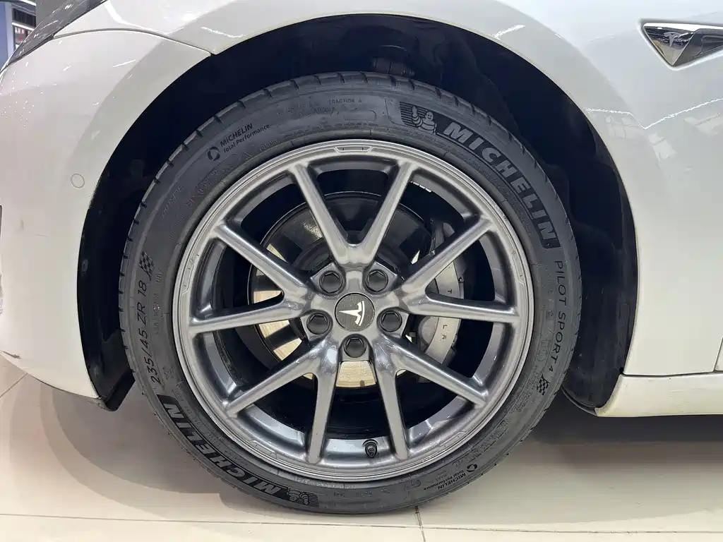 Tesla Model 3 — миниатюра 6