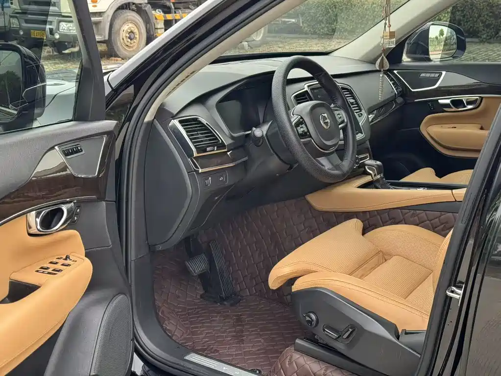 Volvo XC90 2018 T6 7 мест