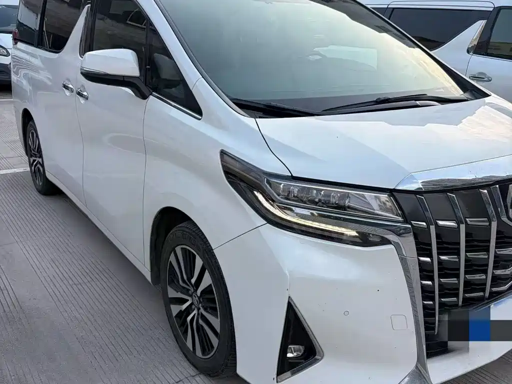 Toyota Alphard — миниатюра 3