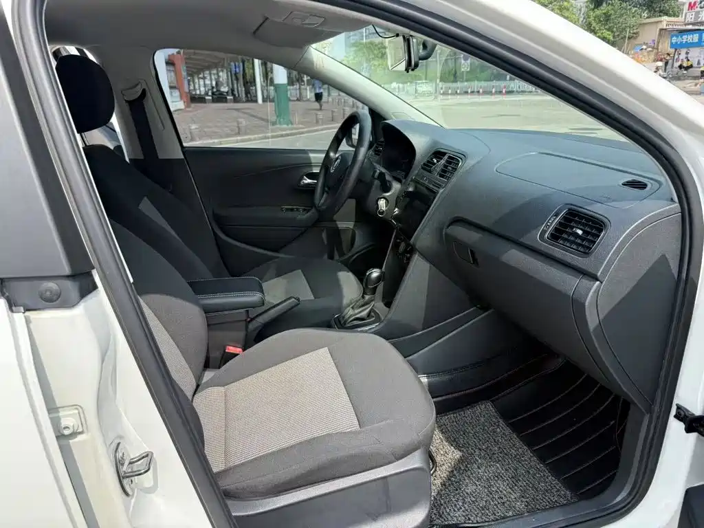 Volkswagen Polo — миниатюра 5