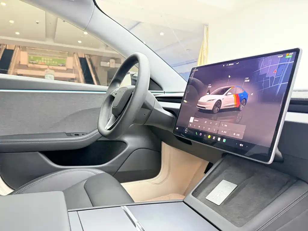 Tesla Model 3 — миниатюра 12