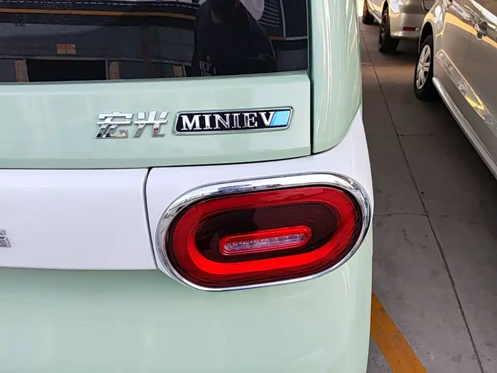 Wuling MINIEV — миниатюра 8