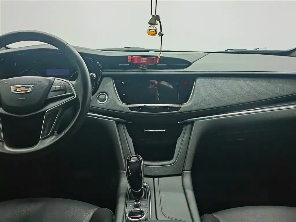 Cadillac XT5 — миниатюра 8