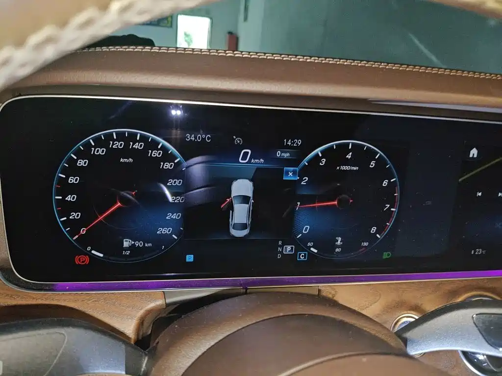 Mercedes-Benz E-Class — миниатюра 14