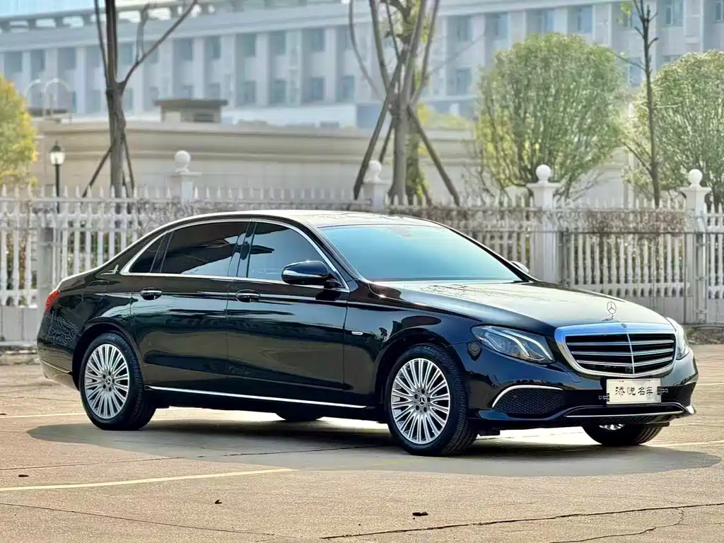 Mercedes-Benz E-Class — миниатюра 3