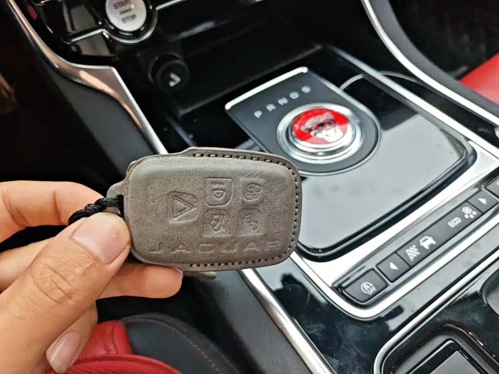 Jaguar XE — миниатюра 9