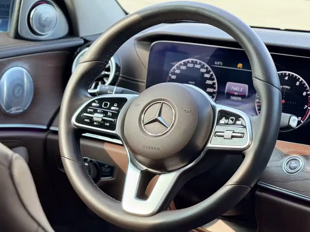 Mercedes-Benz E-Class — миниатюра 13