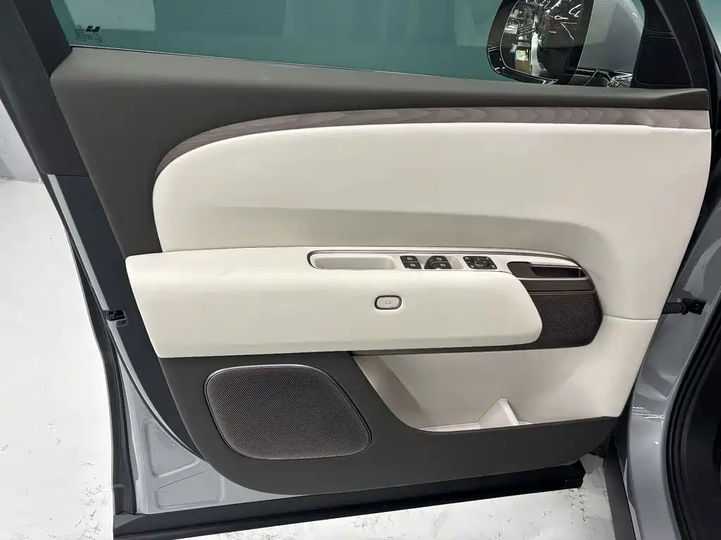 Li Auto Li L8 — миниатюра 4