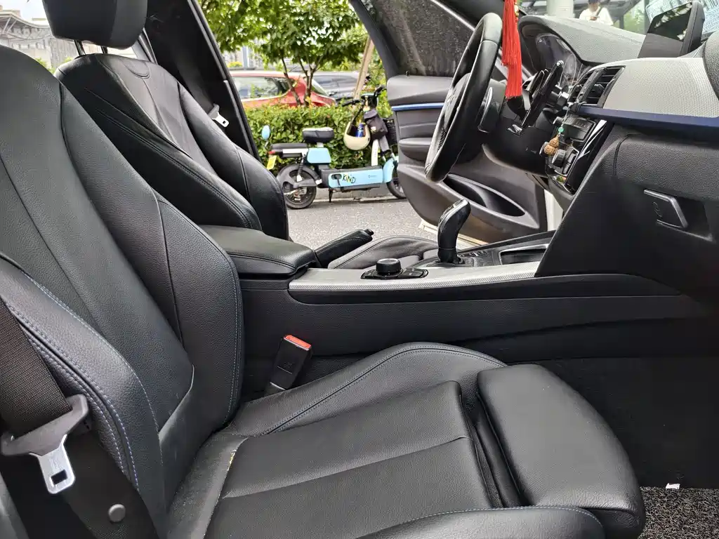 BMW 3 Series — миниатюра 13