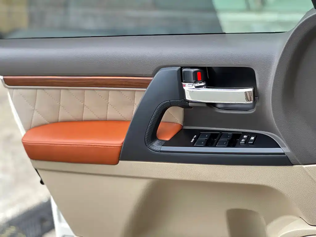 Toyota Land Cruiser — миниатюра 17