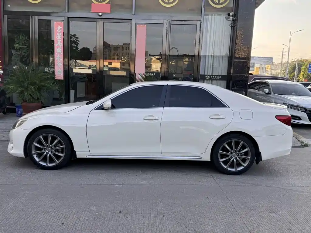 Toyota Reiz — миниатюра 3