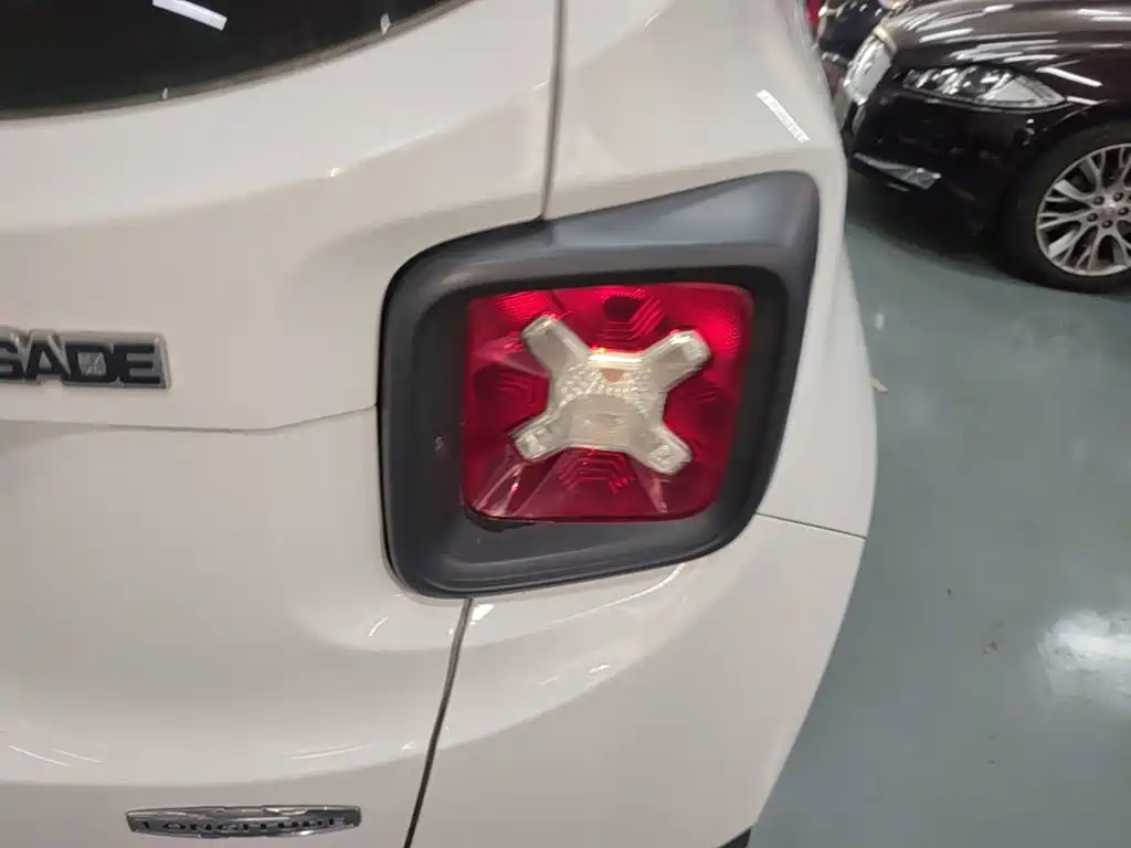 Jeep Renegade — миниатюра 8