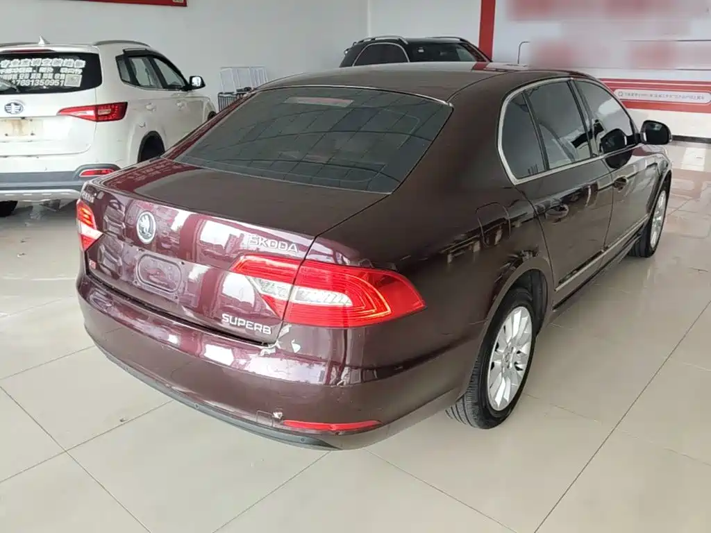 Skoda Superb — миниатюра 7