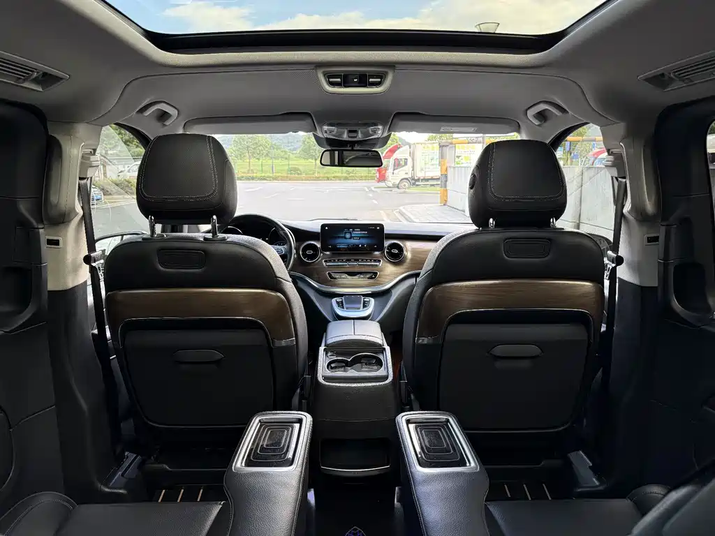 Mercedes-Benz V-Class — миниатюра 12
