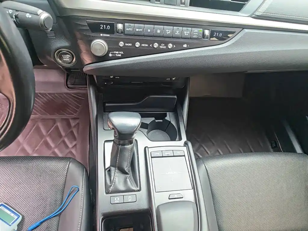 Lexus ES — миниатюра 14