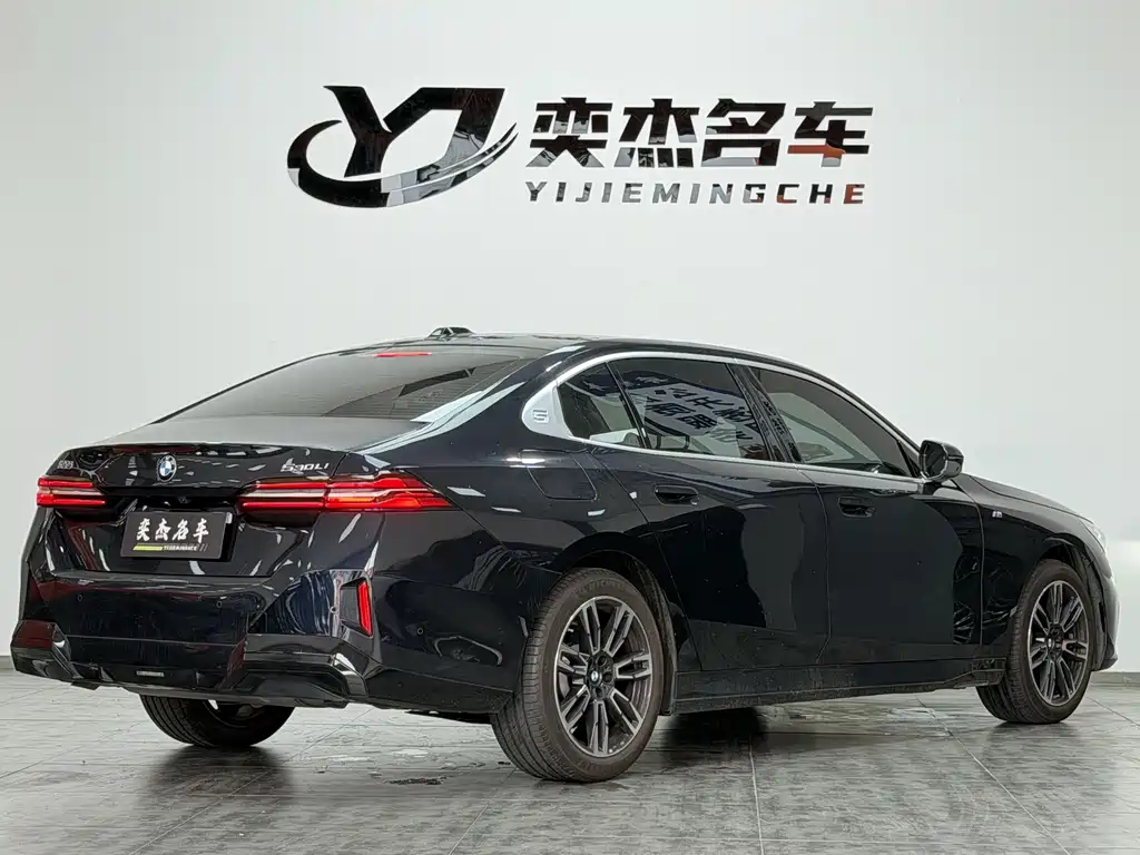 BMW 5 Series — миниатюра 7