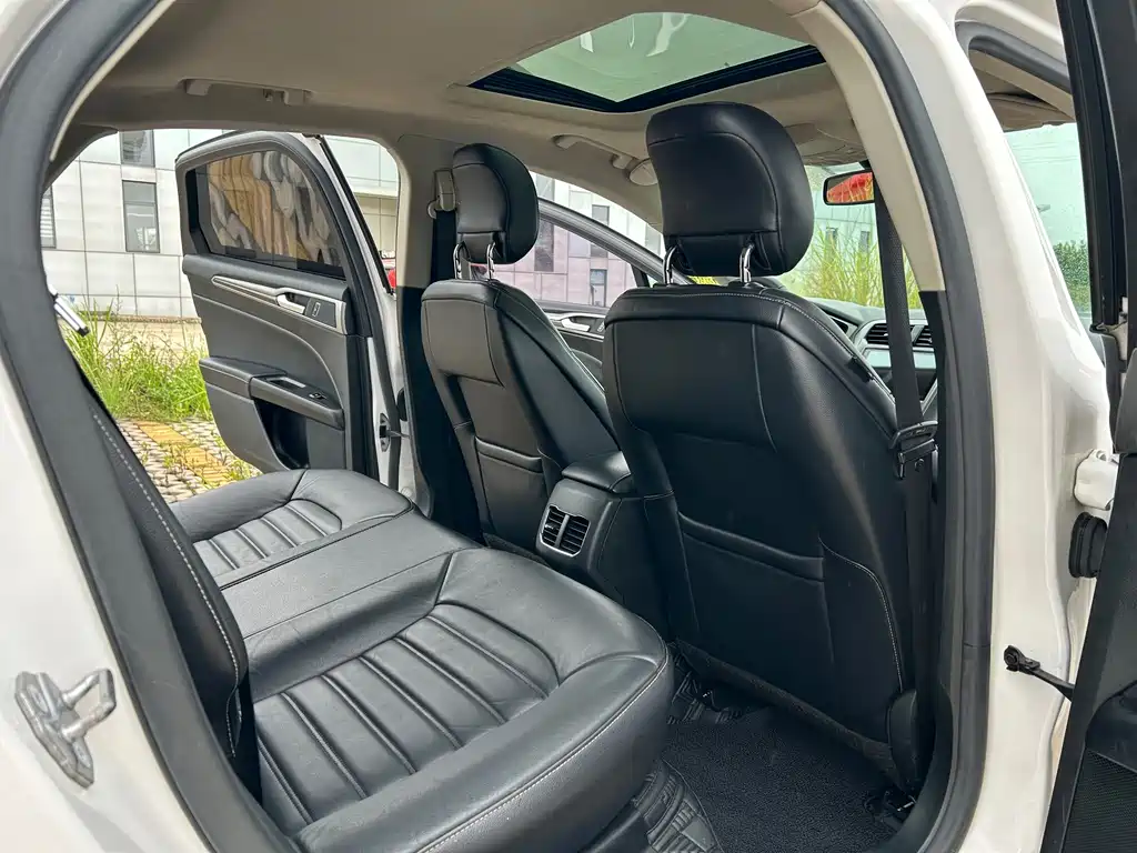 Ford Mondeo — миниатюра 9