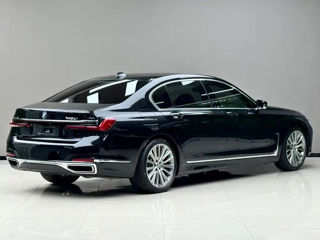 BMW 7 Series — миниатюра 9
