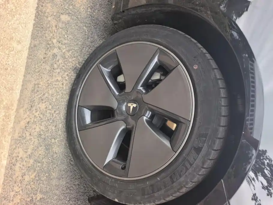 Tesla Model 3 — миниатюра 6