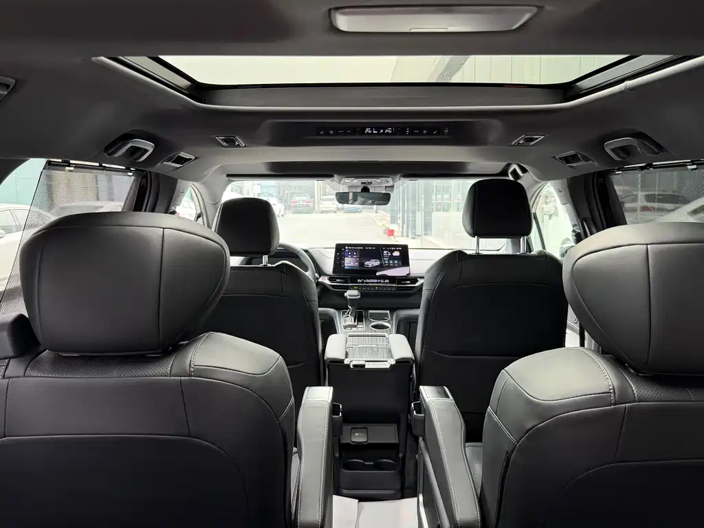 Toyota Sienna — миниатюра 6