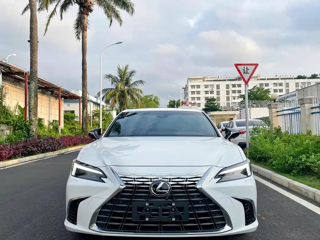 Lexus ES 2025 200 Premium