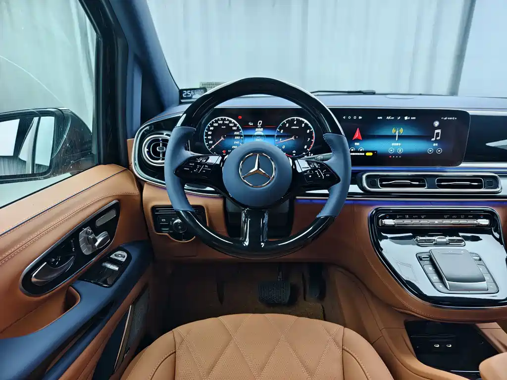 Mercedes-Benz Vito 2024 2.0T 7 мест