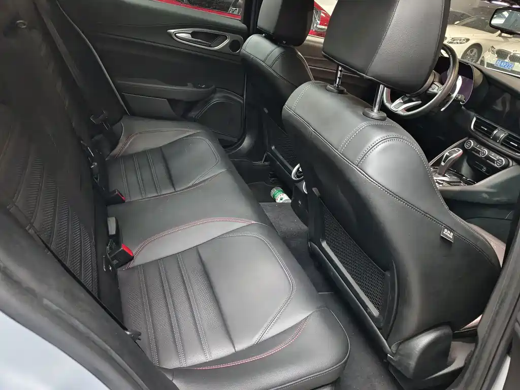 Alfa Romeo Giulia — миниатюра 10