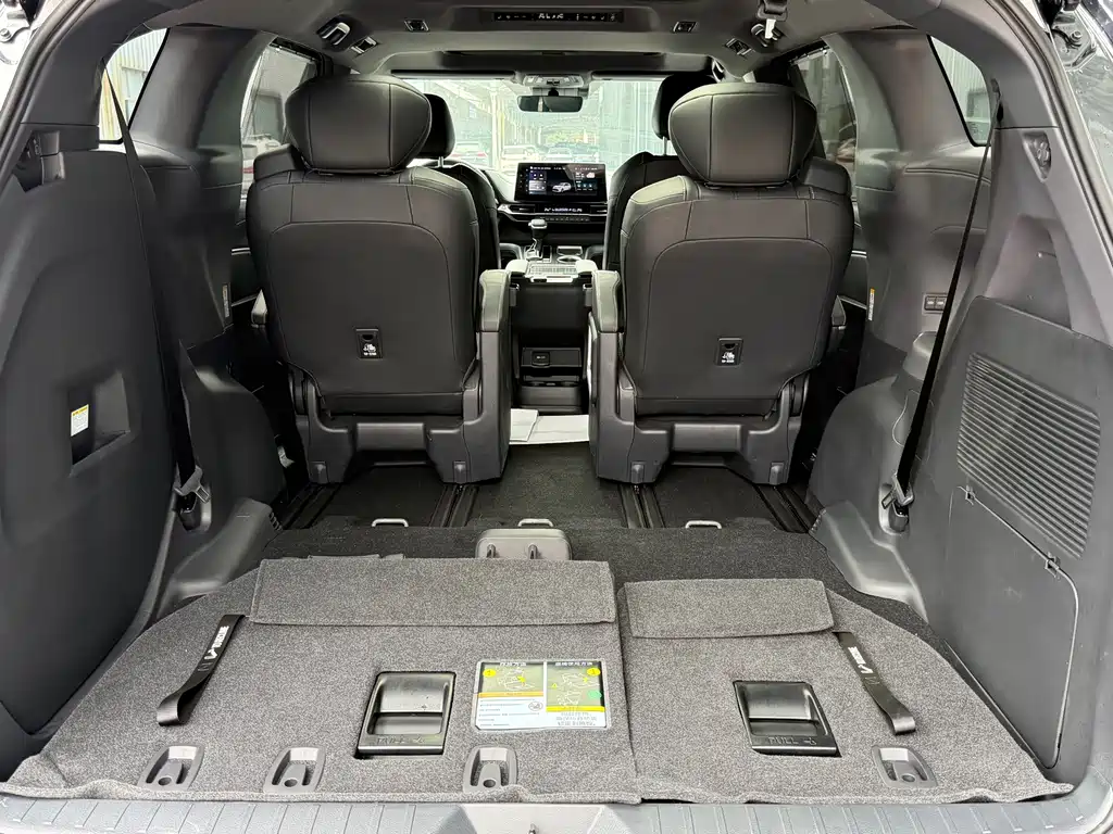 Toyota Sienna — миниатюра 17