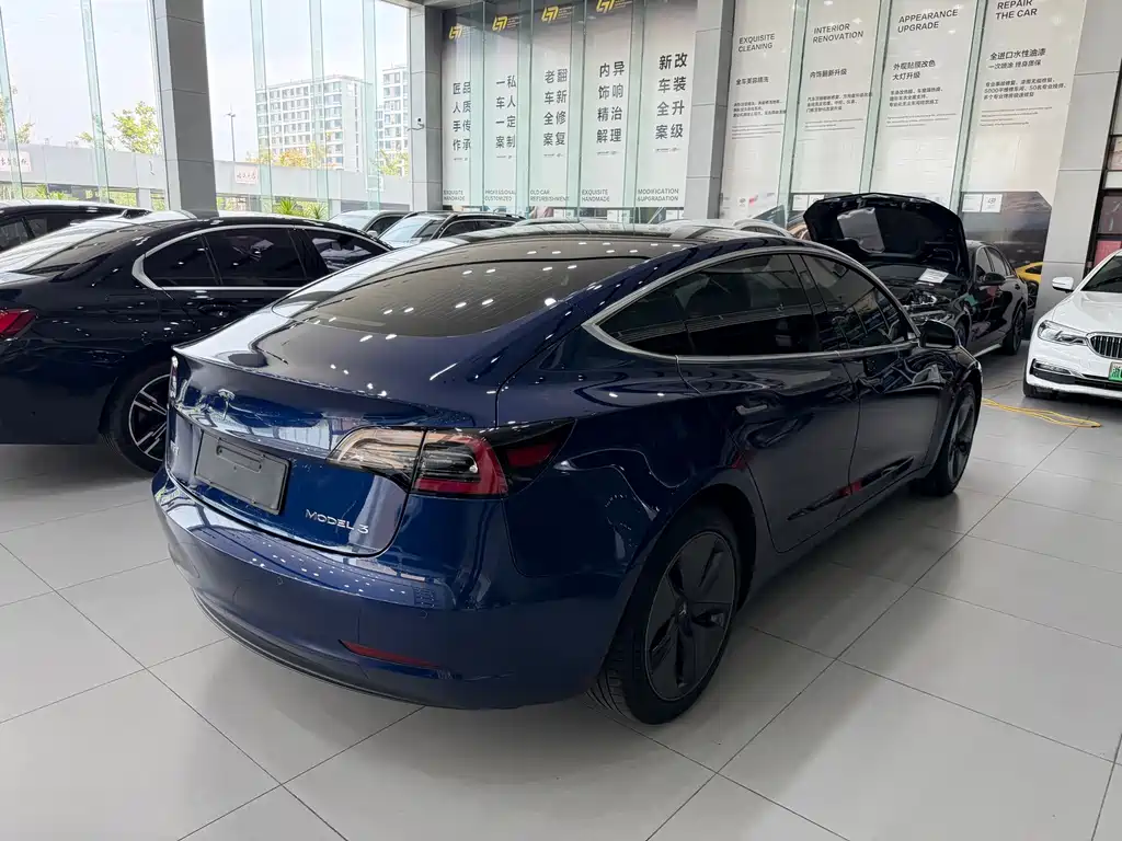 Tesla Model 3 — миниатюра 6