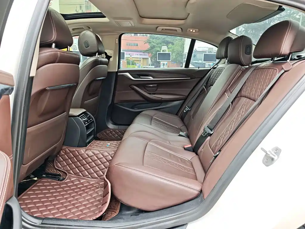 BMW 5 Series — миниатюра 23
