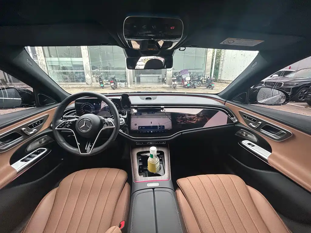 Mercedes-Benz E-Class — миниатюра 9