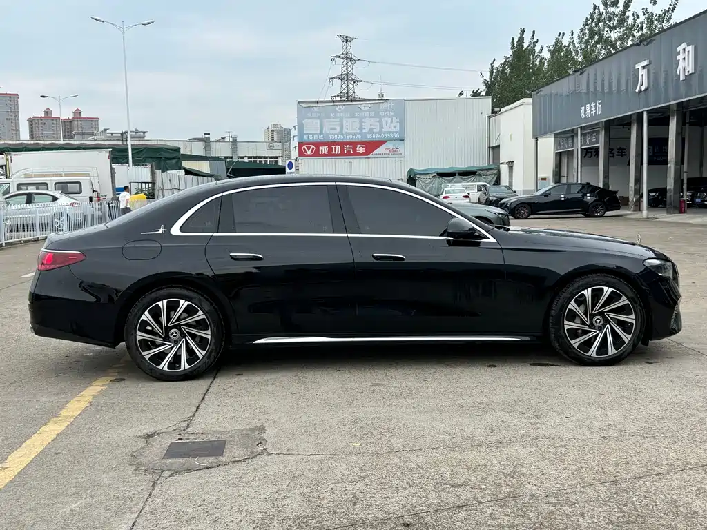 Mercedes-Benz E-Class — миниатюра 11
