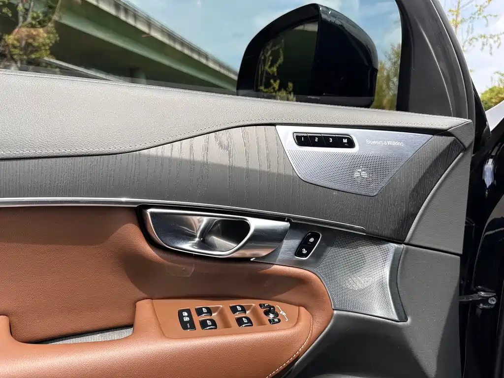 Volvo XC90 PHEV — миниатюра 5