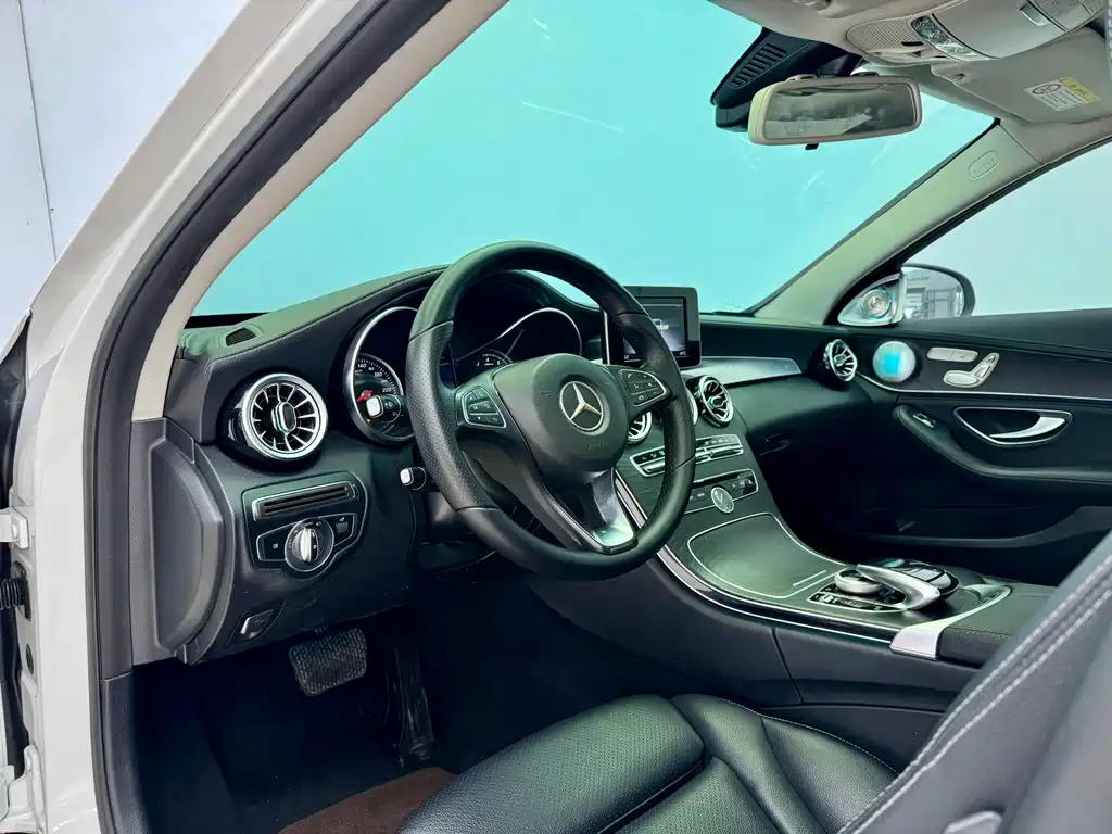 Mercedes-Benz C-Class — миниатюра 6