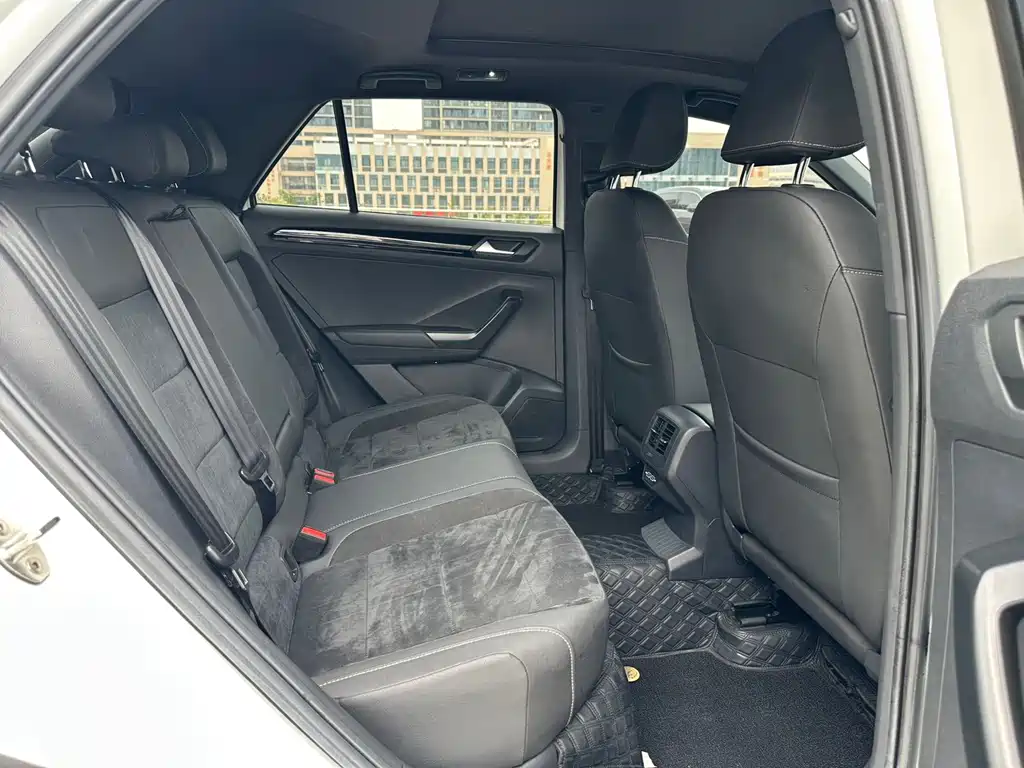 Volkswagen T-Roc — миниатюра 19