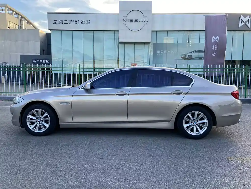 BMW 5 Series — миниатюра 5