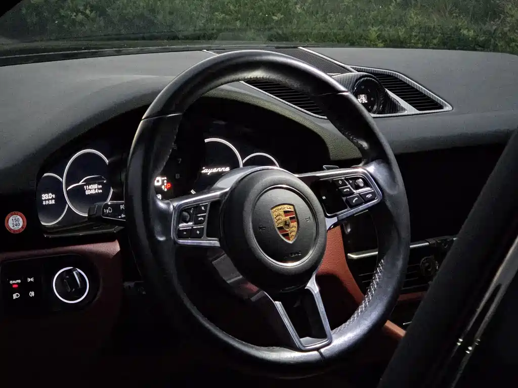 Porsche Cayenne — миниатюра 6
