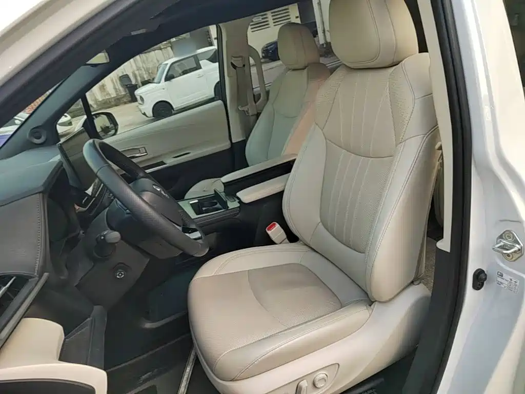 Toyota Sienna — миниатюра 15
