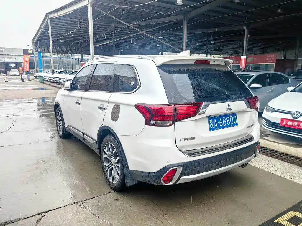 Mitsubishi Outlander — миниатюра 3