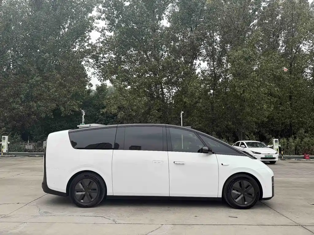 Li Auto Li MEGA — миниатюра 7
