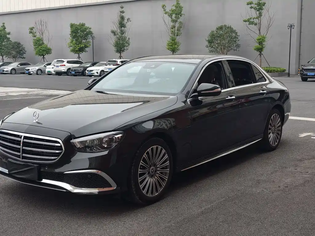 Mercedes-Benz E-Class — миниатюра 2