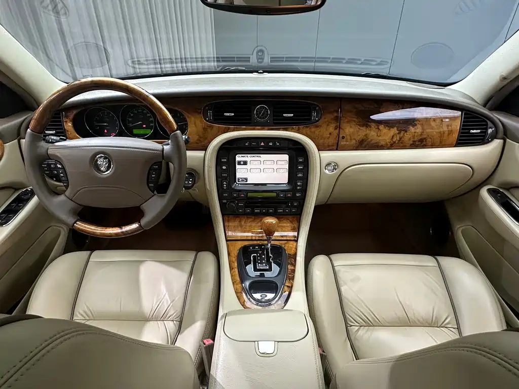 Jaguar XJ — миниатюра 29