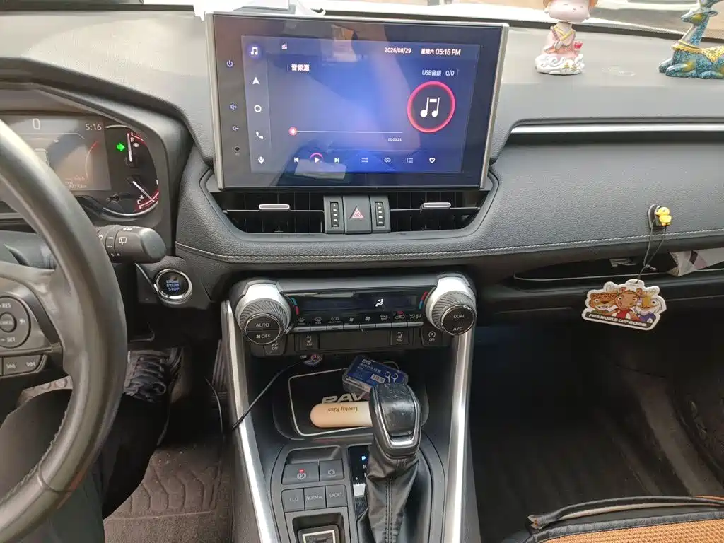 Toyota RAV4 — миниатюра 9