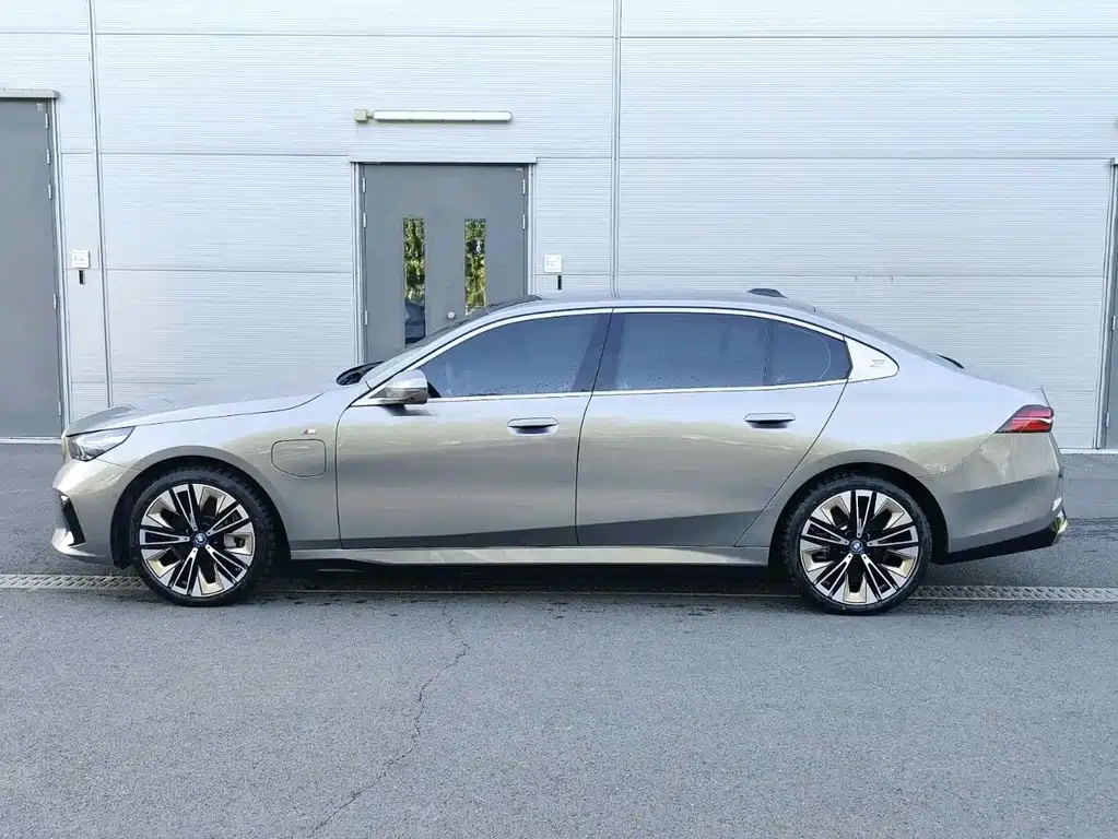 BMW i5 — миниатюра 4